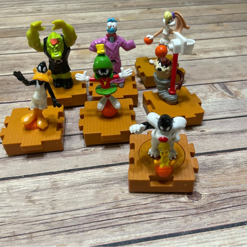 COPY - 1996 space jam puzzle toys